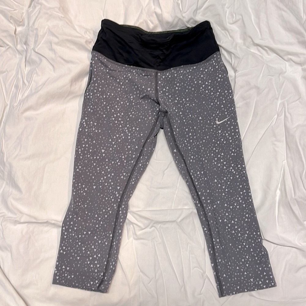 Nike running active wear leggings, size xs , capri leggings, multicolor